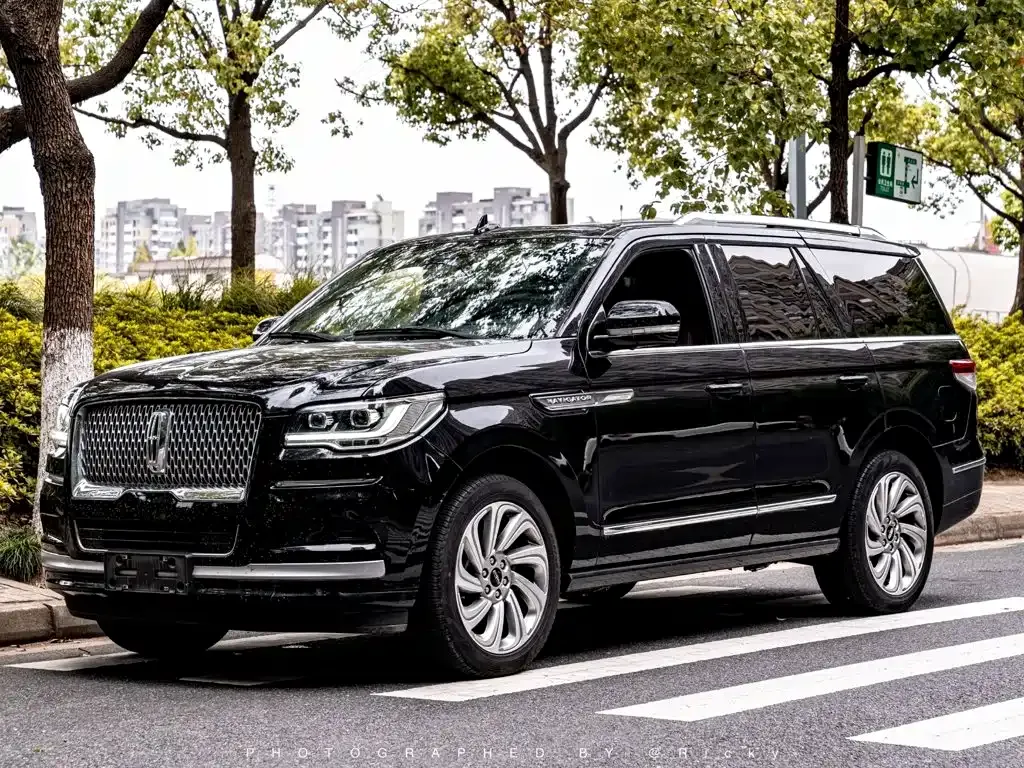Lincoln Navigator — фото 1