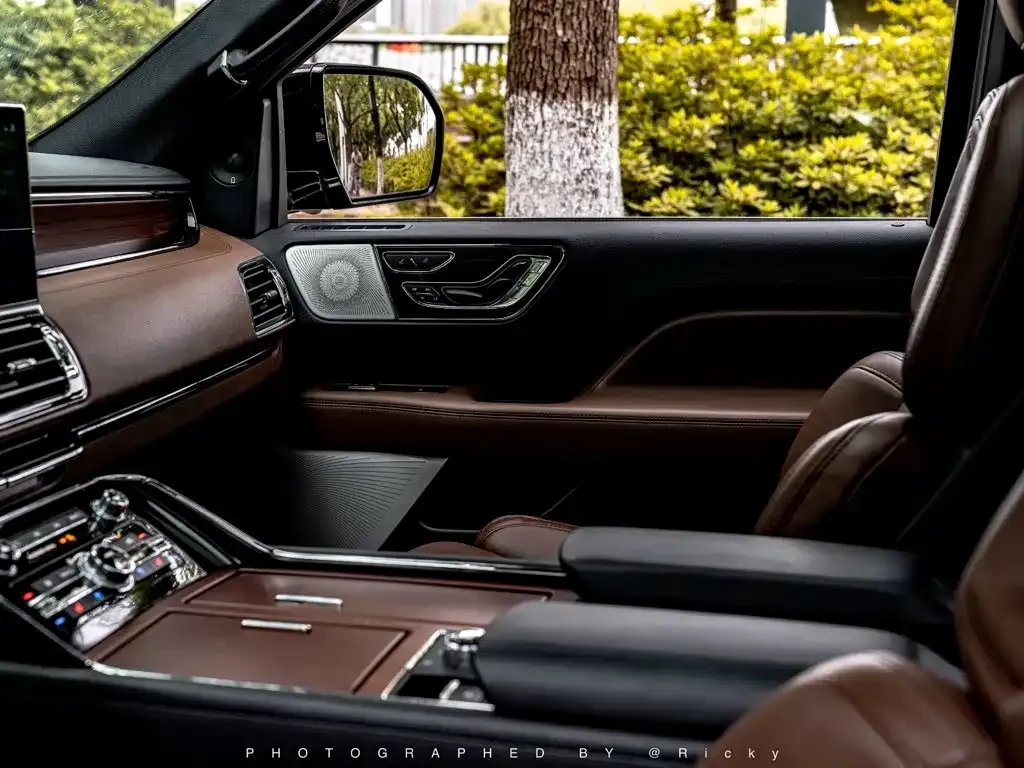 Lincoln Navigator — фото 9