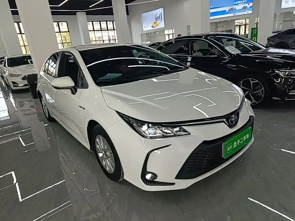 Toyota Corolla — фото 7