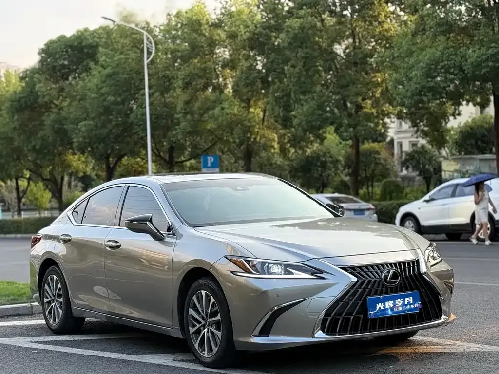Lexus ES — фото 5