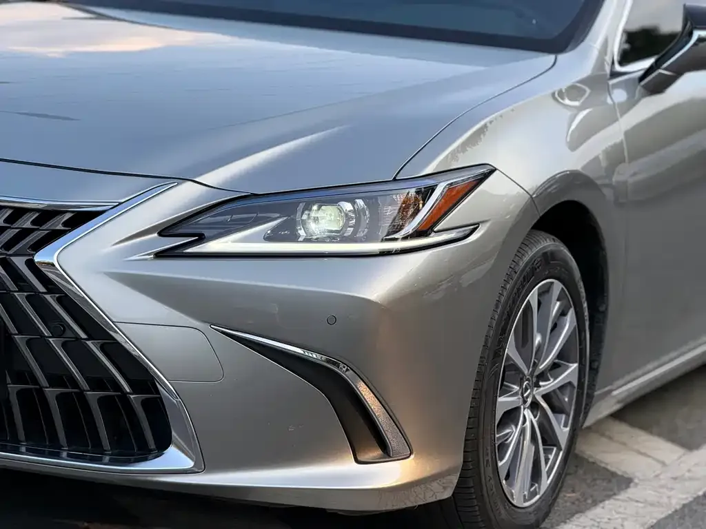Lexus ES — фото 3