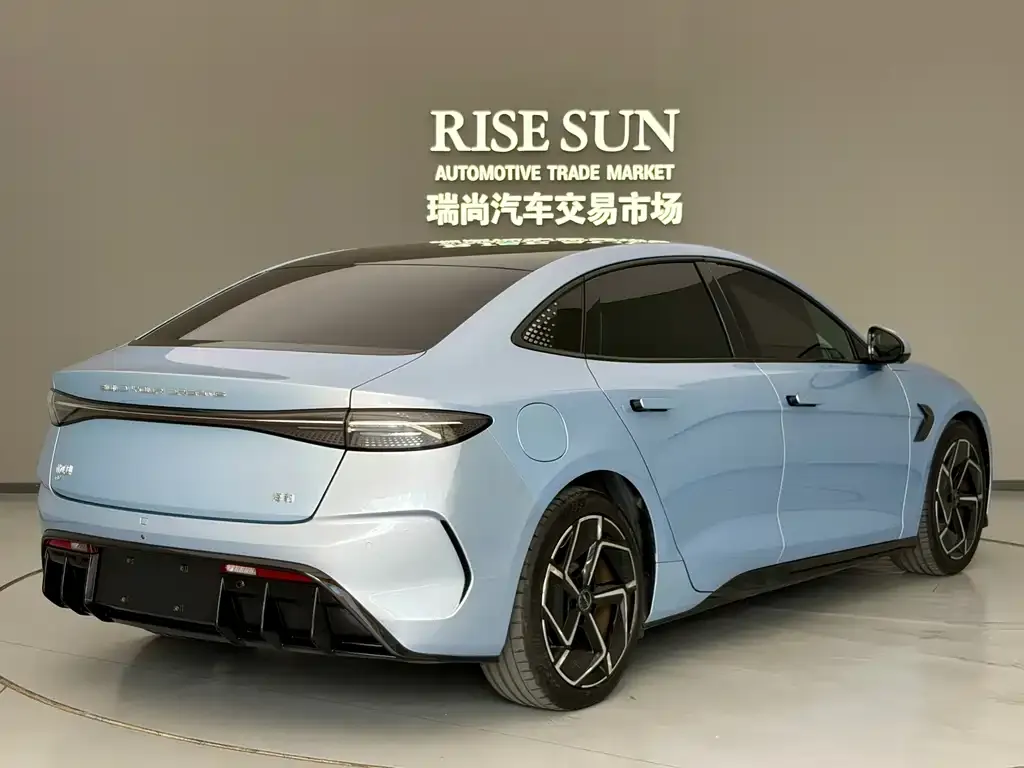 BYD Seal — фото 7