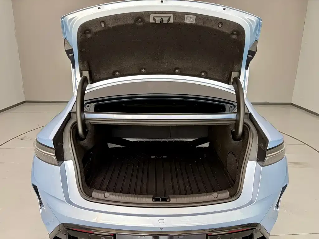 BYD Seal — фото 10