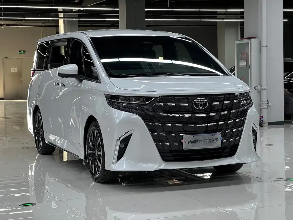 Toyota Alphard — фото 2