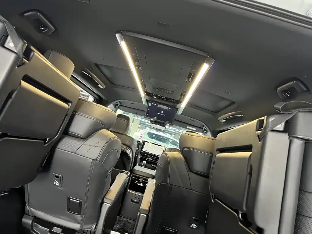 Toyota Alphard — фото 10