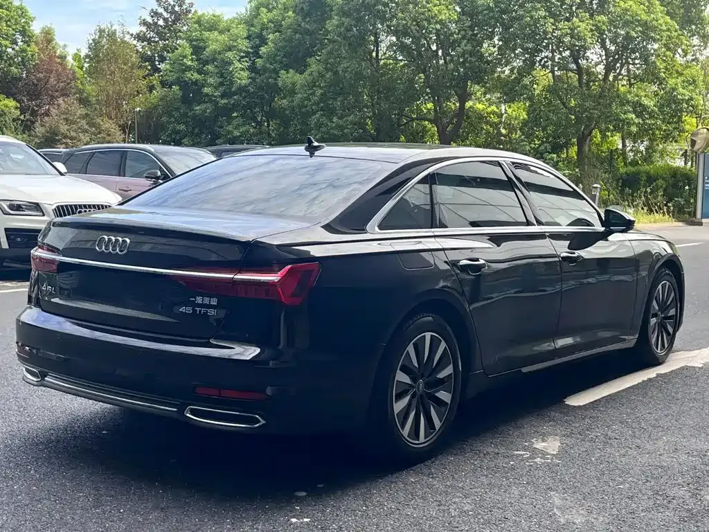 Audi A6L — фото 10
