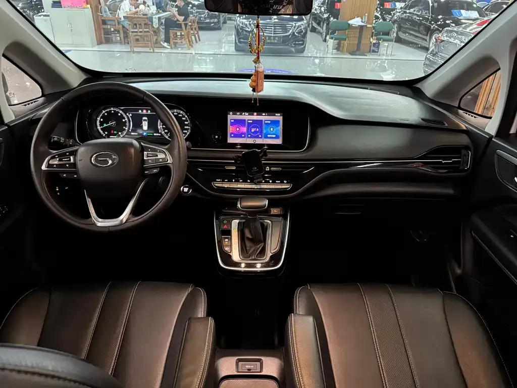 GAC Motor Trumpchi M6 — фото 10