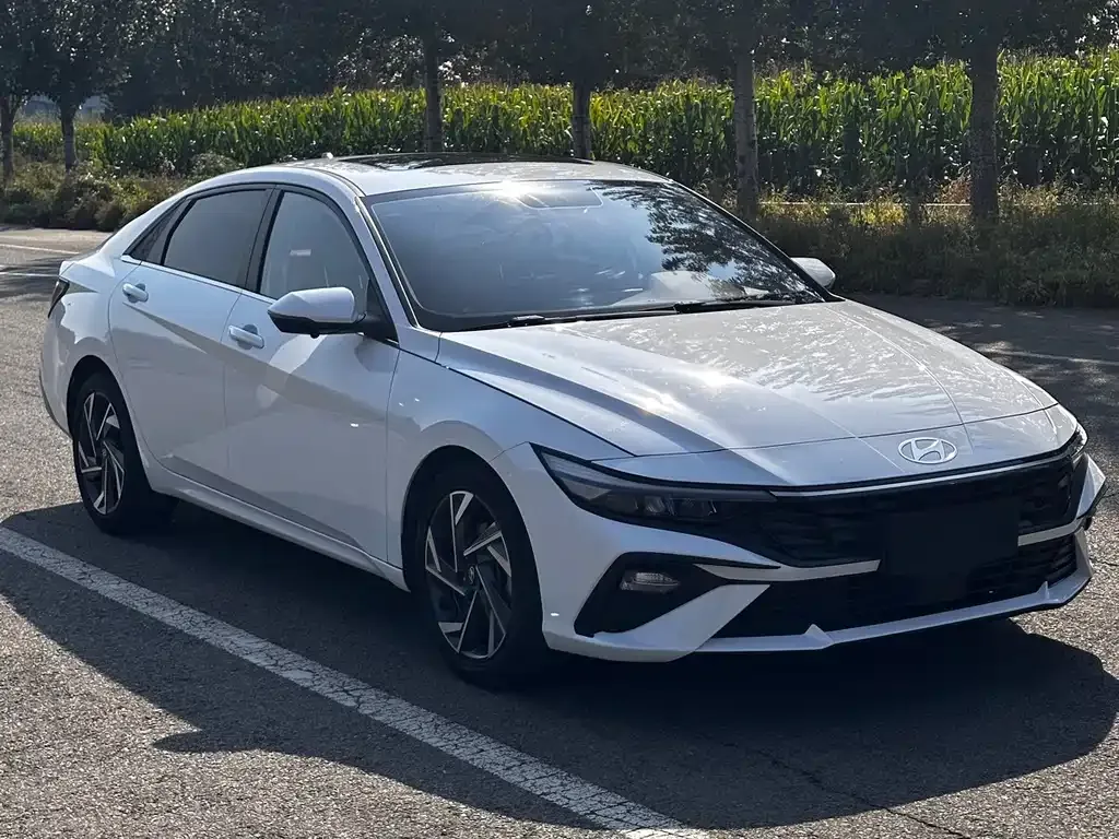 Hyundai Elantra — фото 3