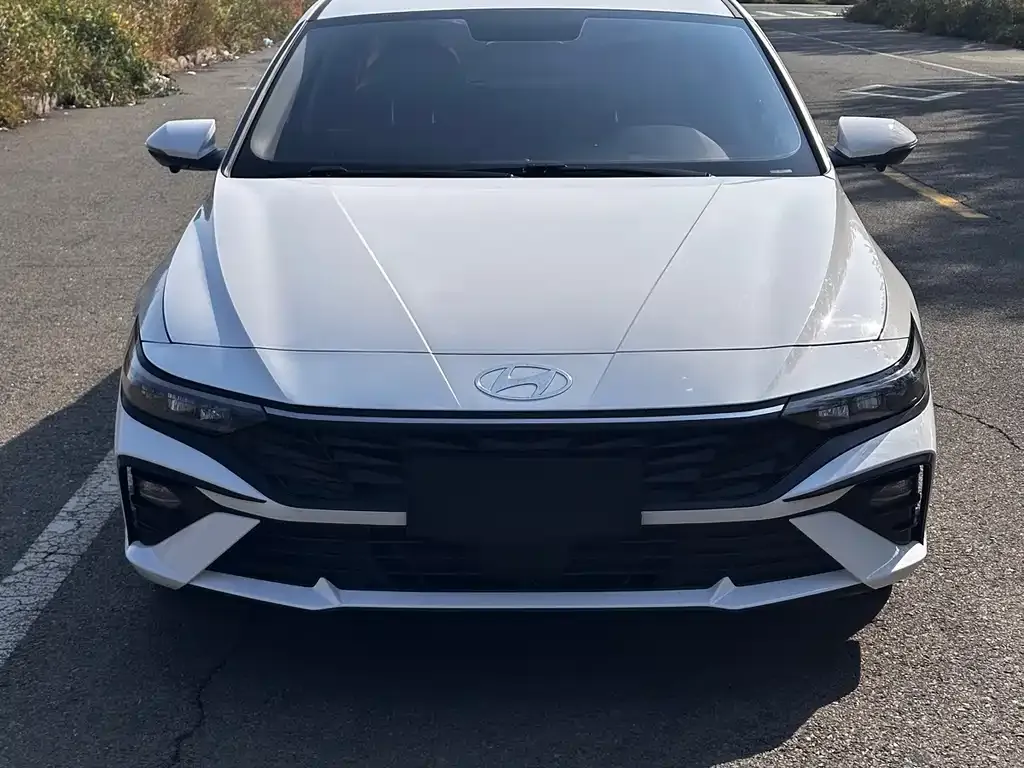 Hyundai Elantra — фото 2