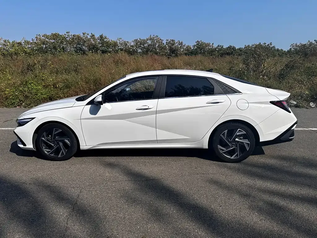 Hyundai Elantra — фото 6