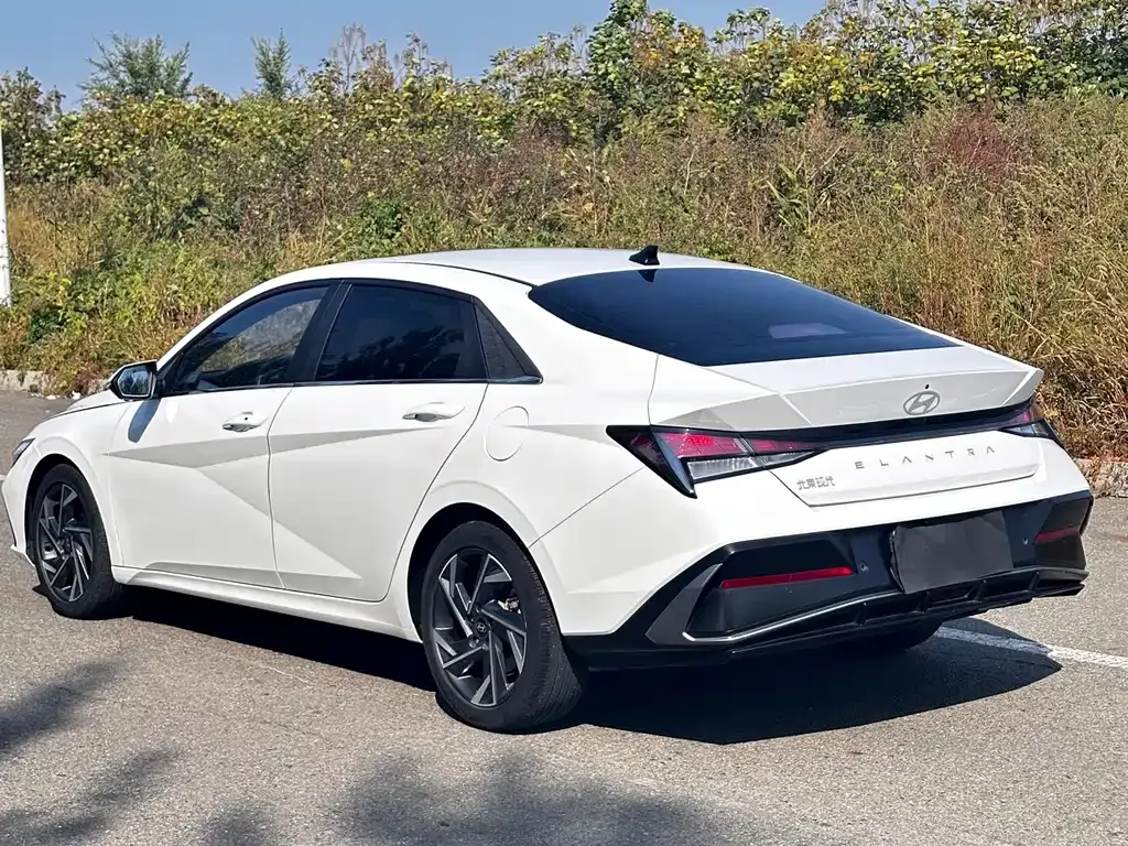 Hyundai Elantra — фото 9