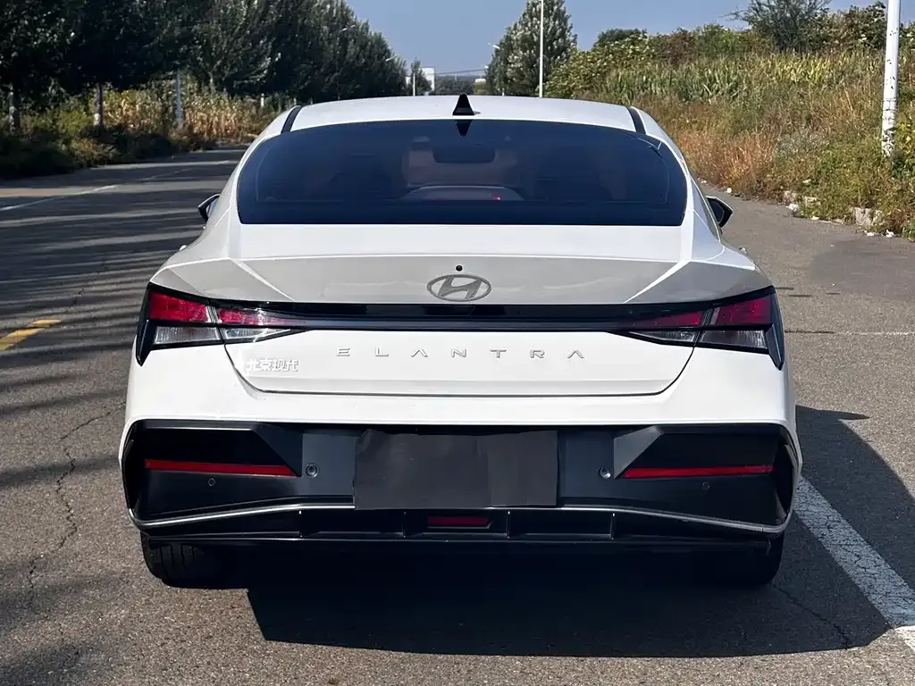 Hyundai Elantra — фото 4