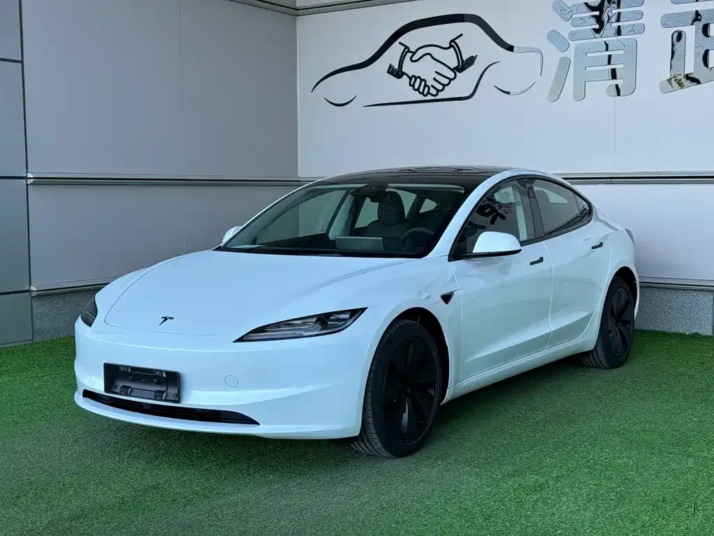 Tesla Model 3 — фото 1