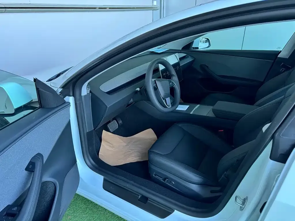 Tesla Model 3 — фото 10