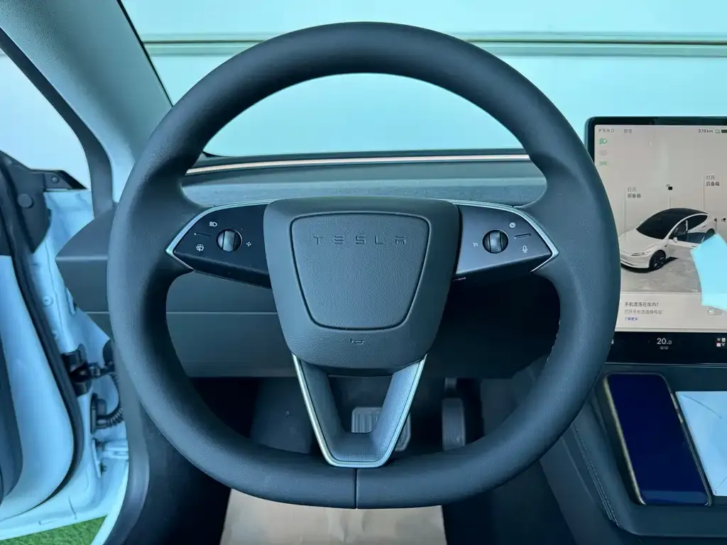 Tesla Model 3 — фото 2