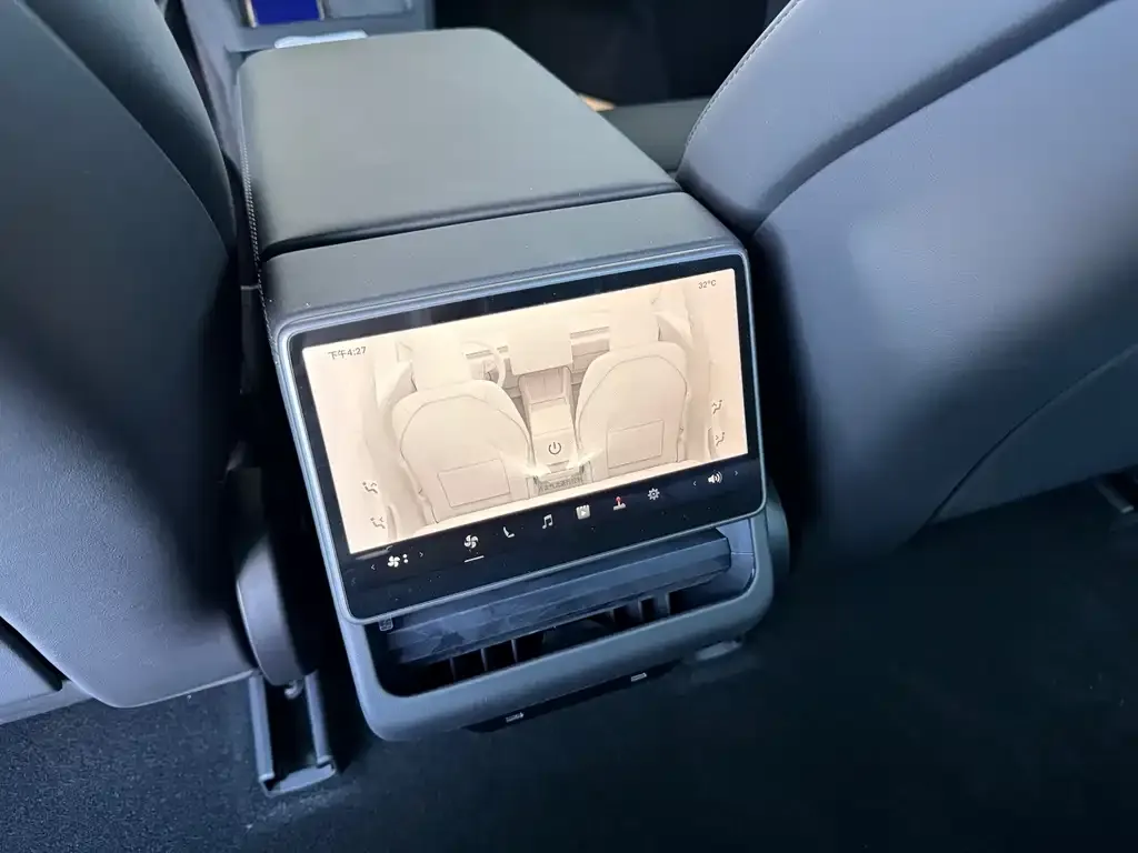 Tesla Model 3 — фото 7