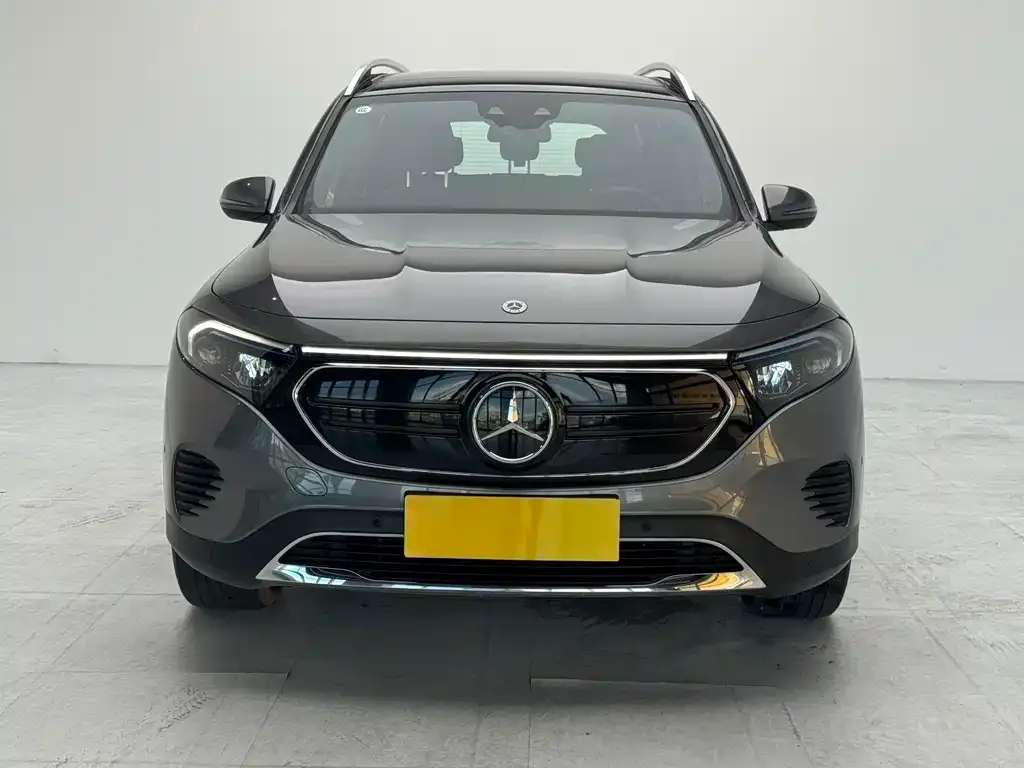 Mercedes-Benz EQB — фото 1