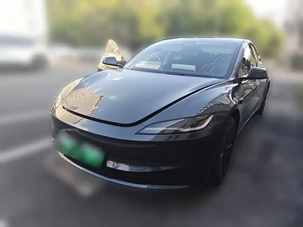 Tesla Model 3 — фото 1