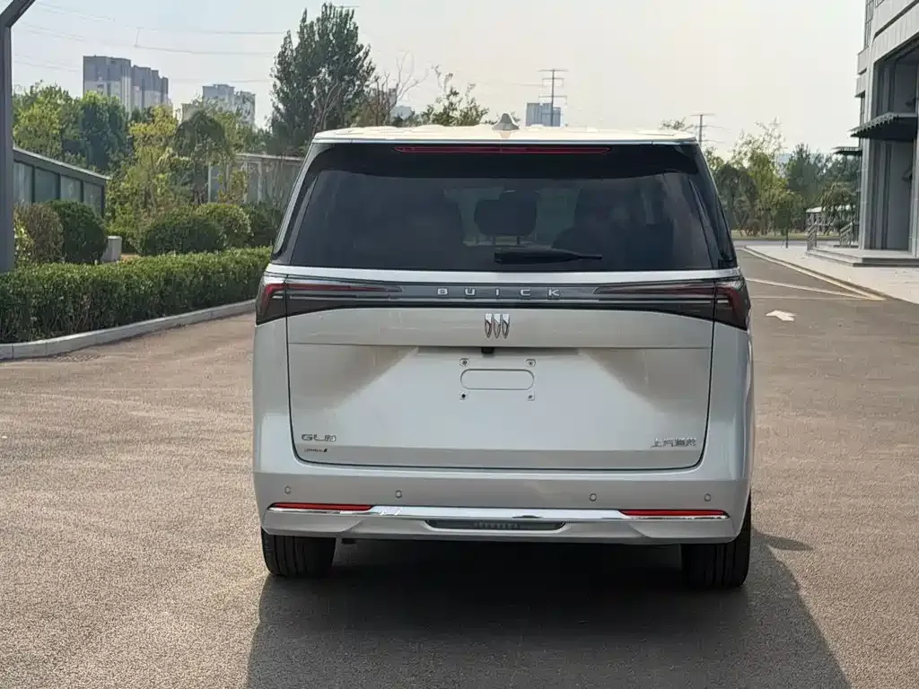 Buick GL8 Hybrid — фото 2