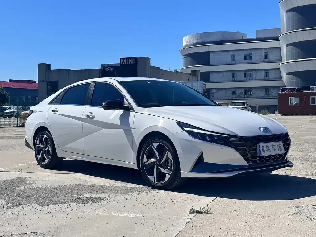 Hyundai Elantra — фото 3