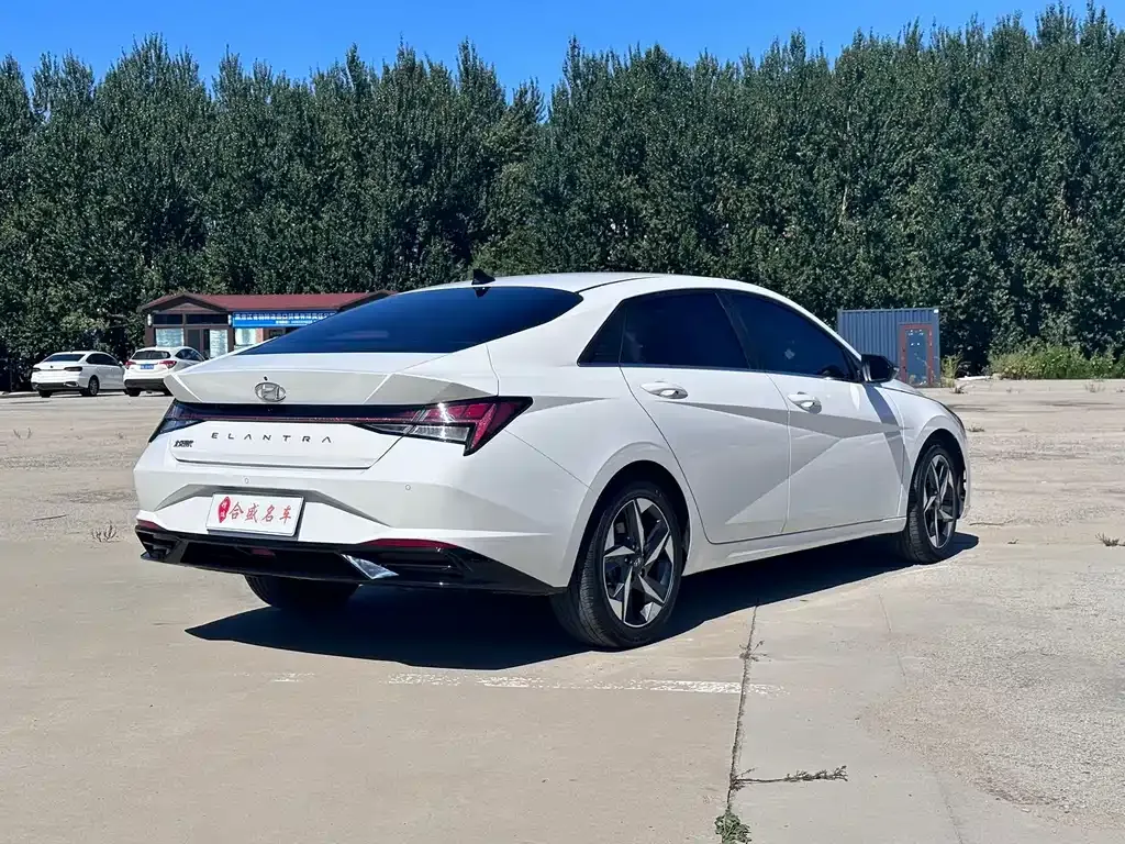 Hyundai Elantra — фото 9