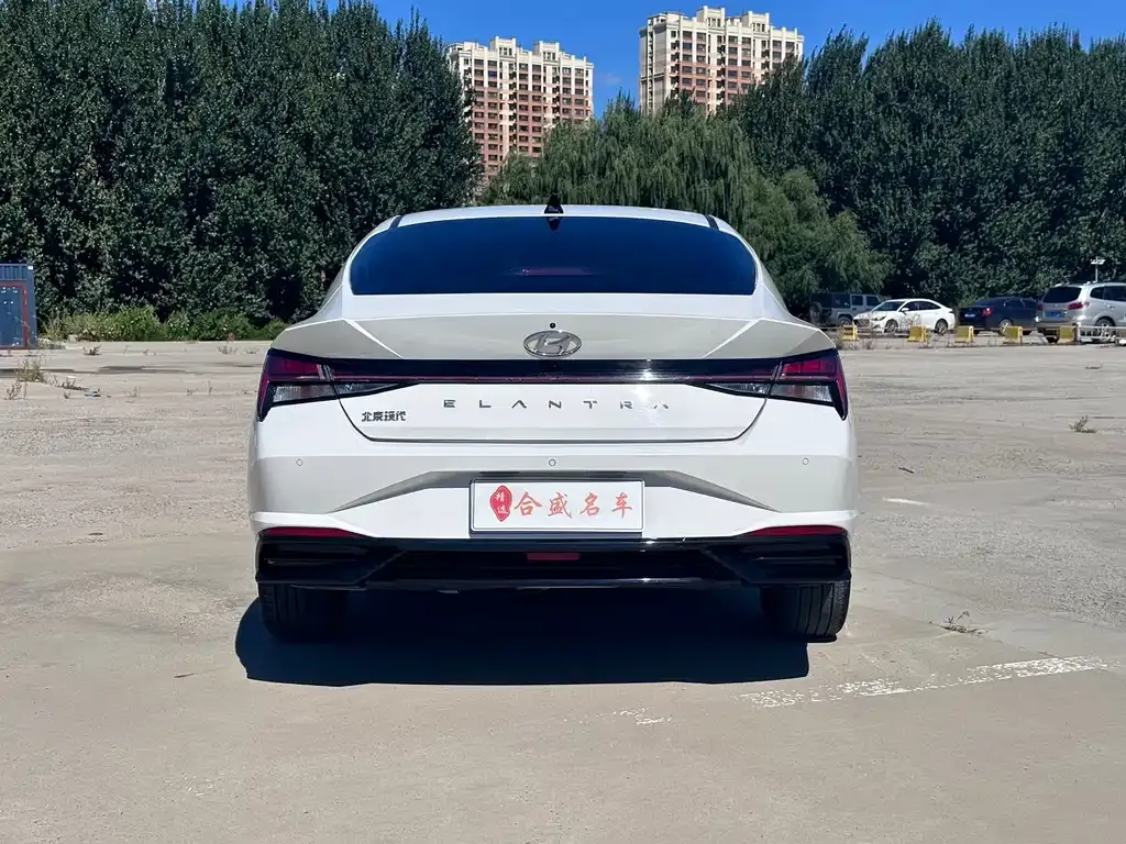 Hyundai Elantra — фото 7