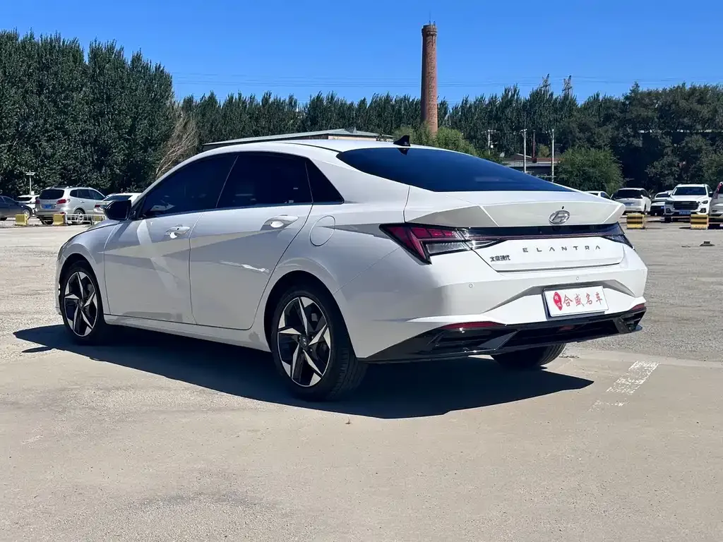 Hyundai Elantra — фото 8