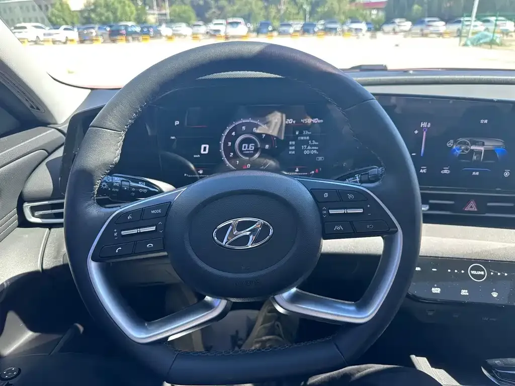 Hyundai Elantra — фото 2