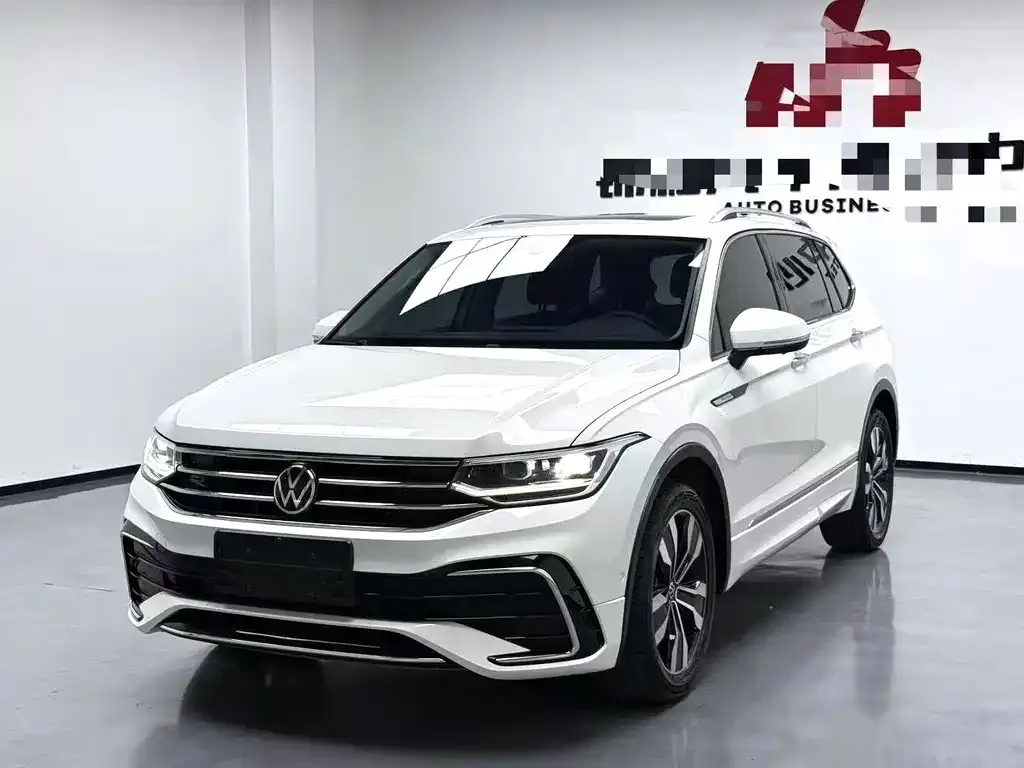Volkswagen Tiguan L — фото 1