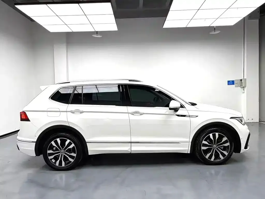 Volkswagen Tiguan L — фото 3