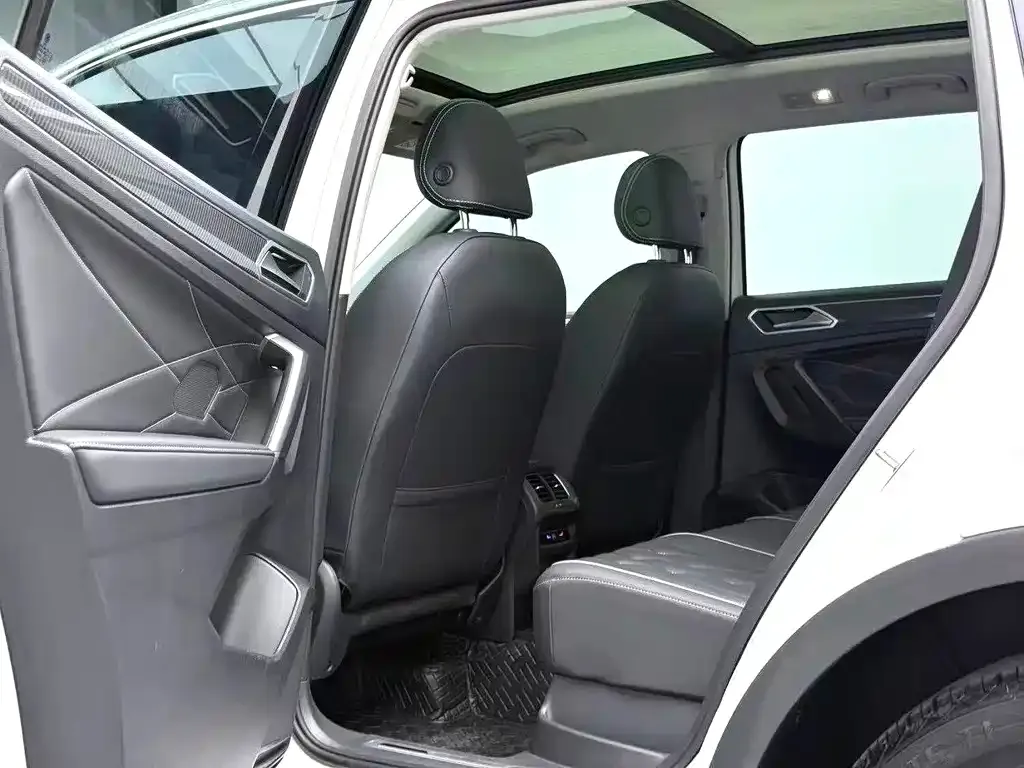 Volkswagen Tiguan L — фото 5