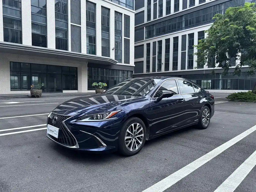Lexus ES — фото 1