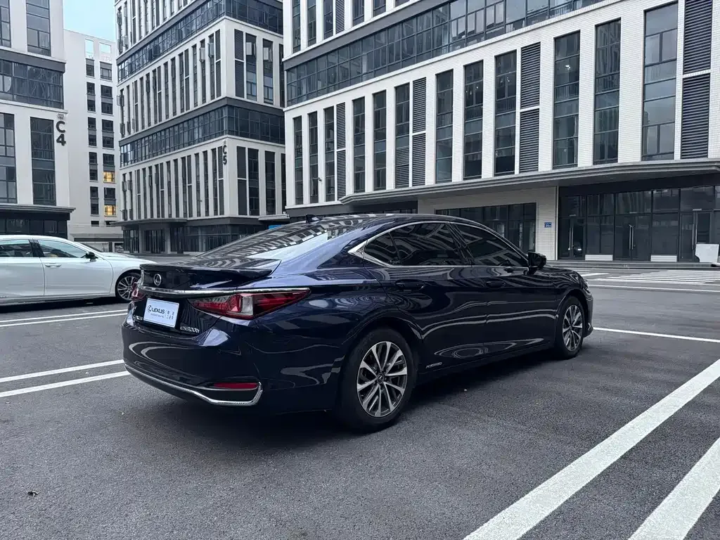 Lexus ES — фото 10