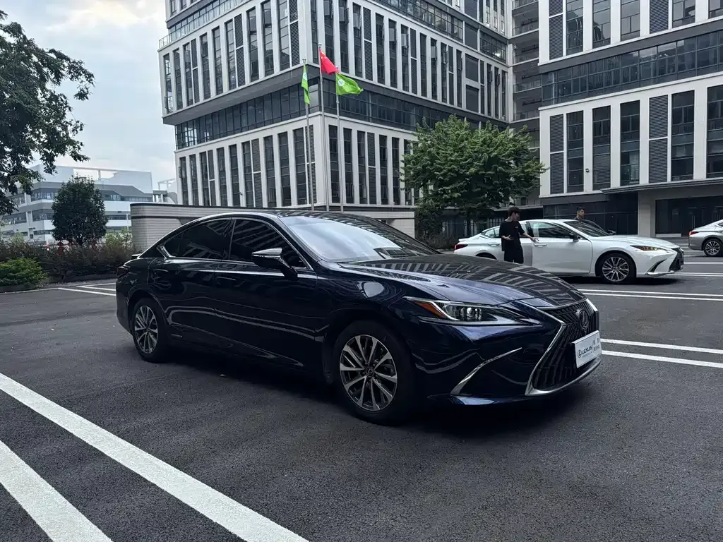 Lexus ES — фото 9