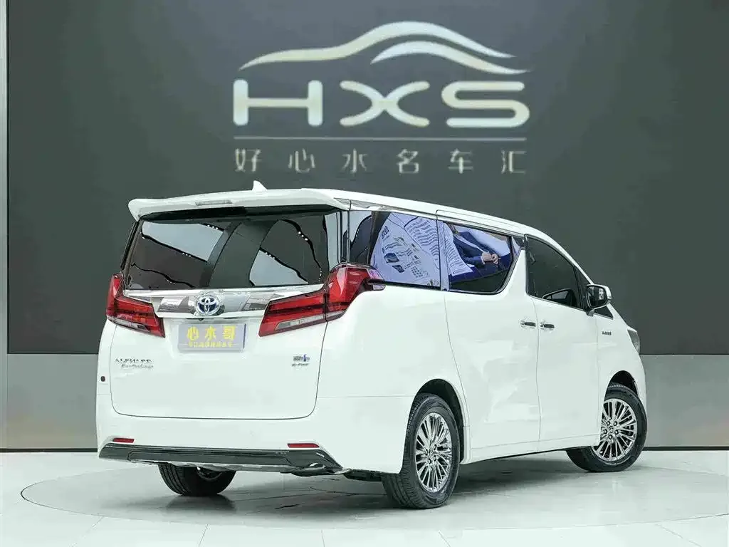 Toyota Alphard — фото 7
