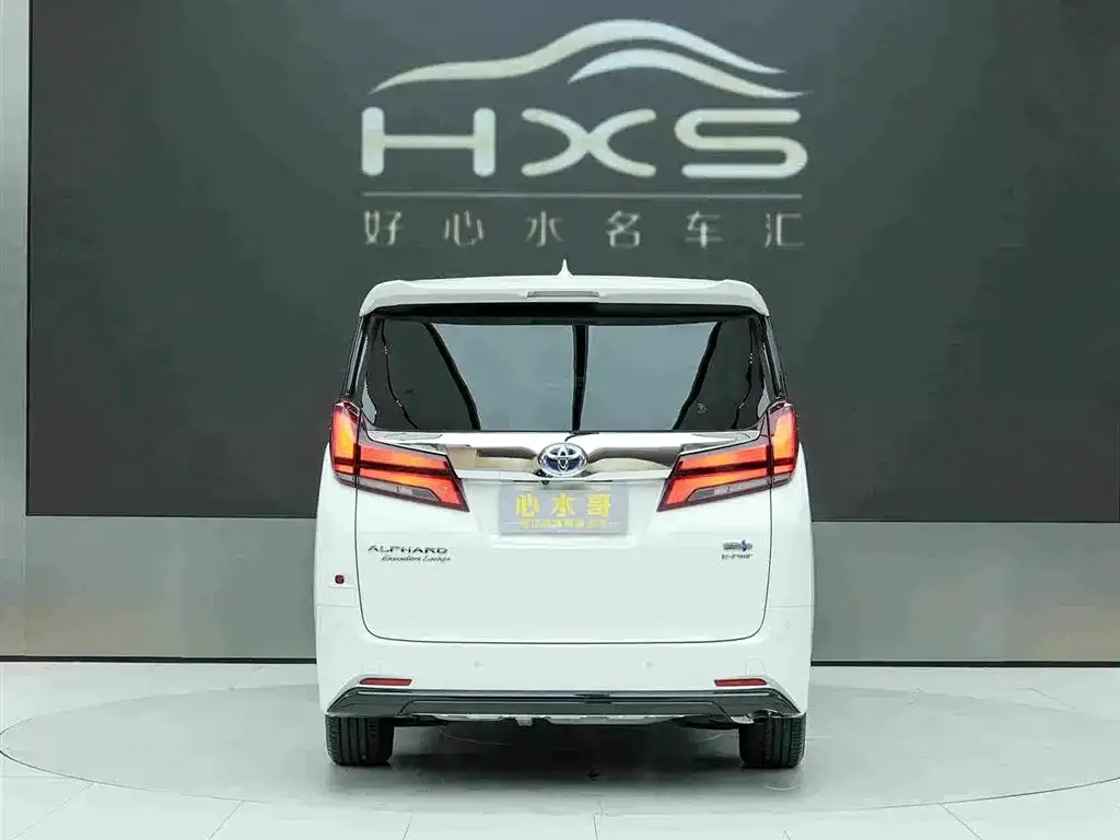 Toyota Alphard — фото 2