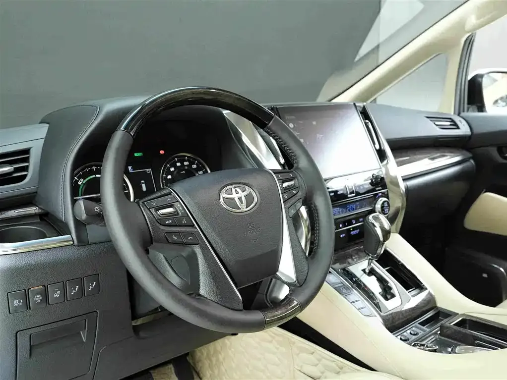 Toyota Alphard — фото 8