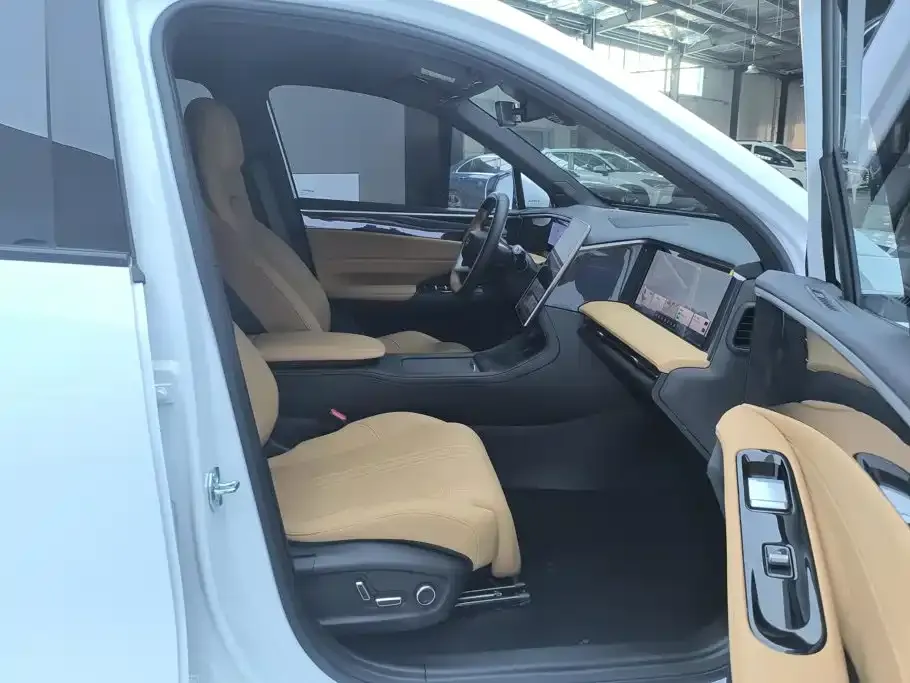 Geely Galaxy L7 — фото 9