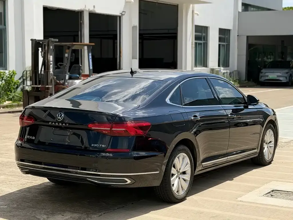Volkswagen Passat — фото 5