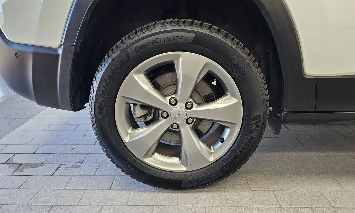 Jeep Cherokee — фото 2