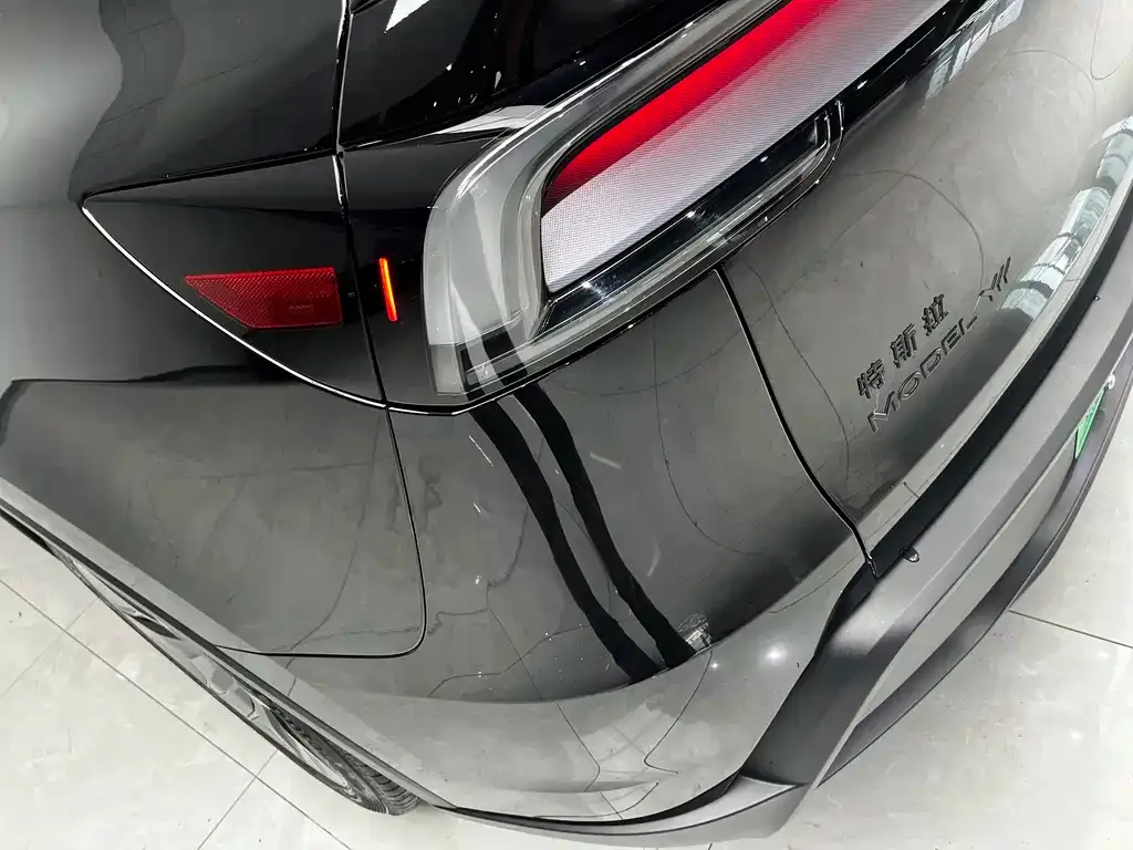Tesla Model Y L — фото 3