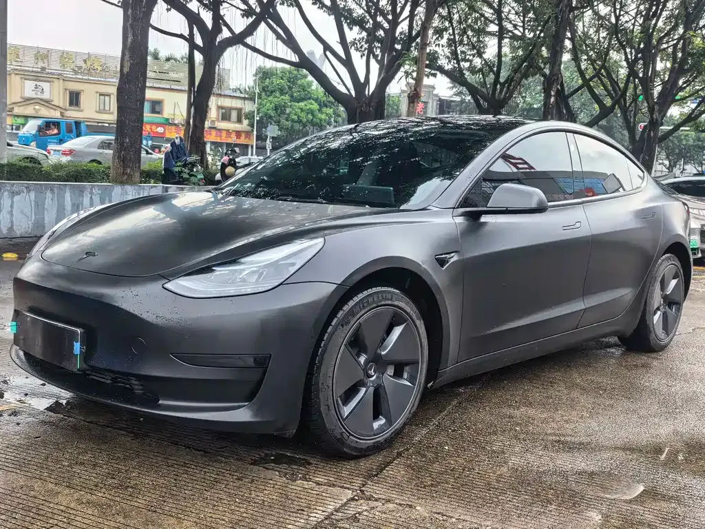 Tesla Model 3 — фото 1