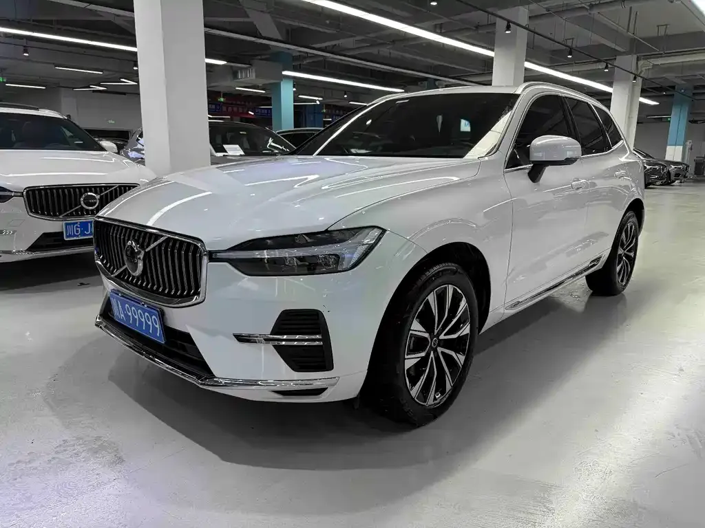Volvo XC60 — фото 1