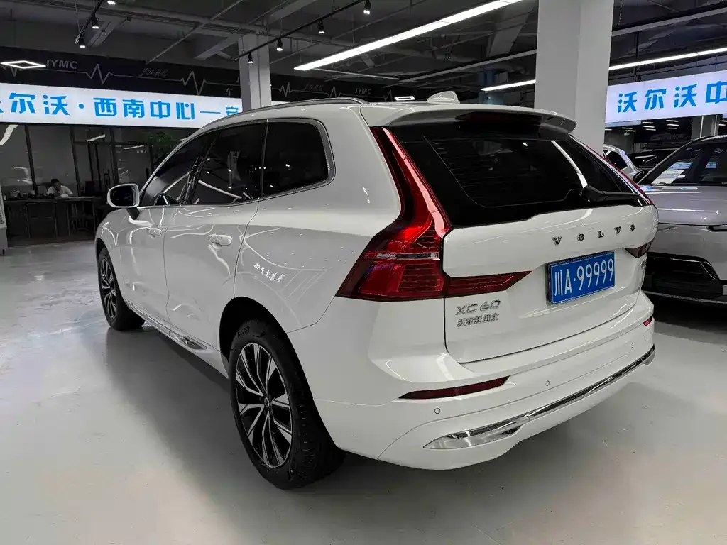 Volvo XC60 — фото 2