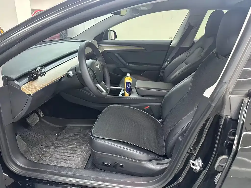 Tesla Model 3 — фото 10