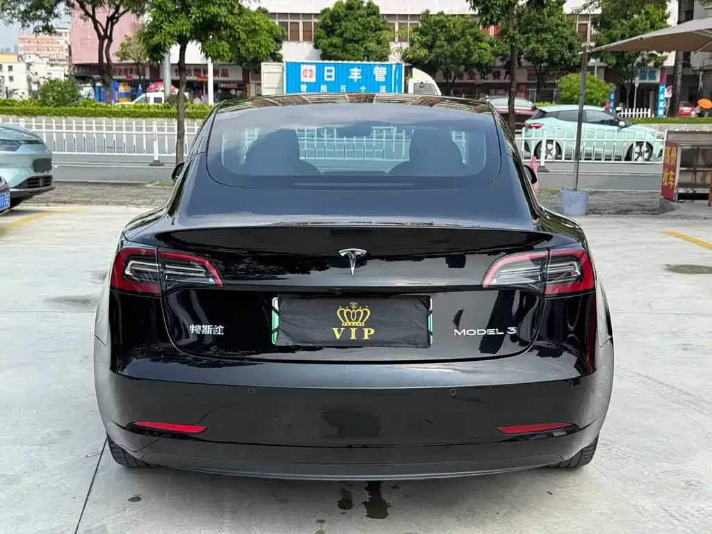 Tesla Model 3 — фото 5