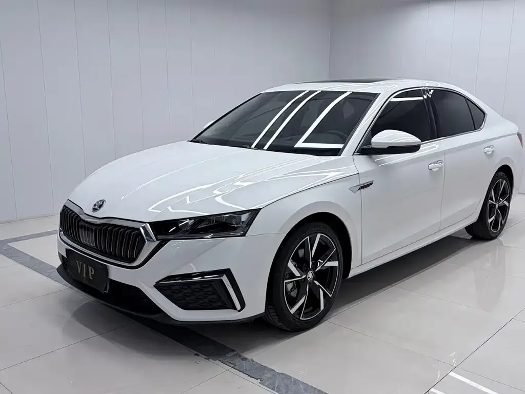 Skoda Octavia — фото 1