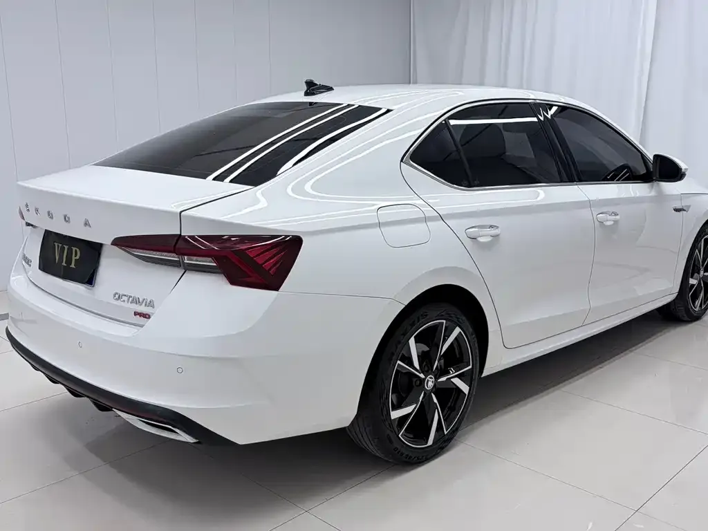 Skoda Octavia — фото 5
