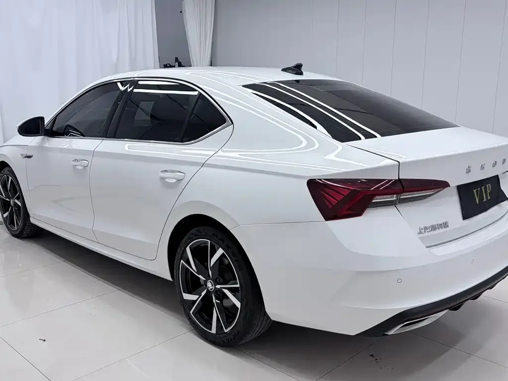 Skoda Octavia — фото 2