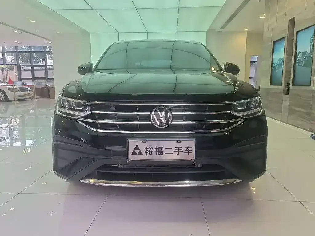 Volkswagen Tiguan L — фото 8